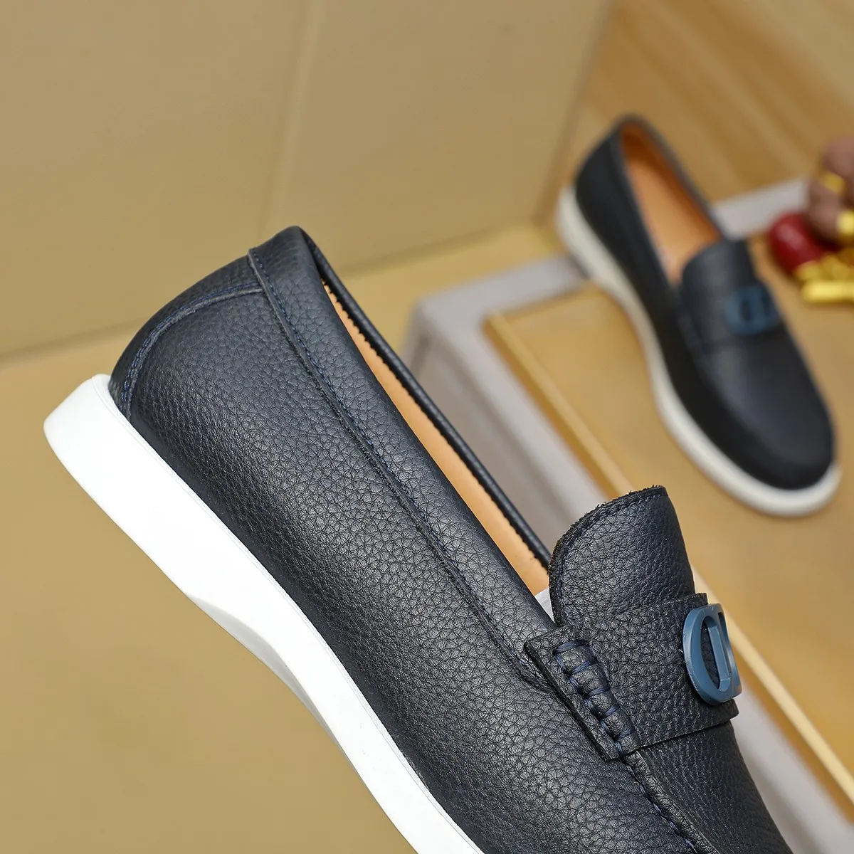 Men's clothing and shoes 💰460 💰🔥[Dior] High-end top-notch 🔝 purchasing agent 🔍🔍The latest 🇺🇸 counters are on sale simultaneously, original Italian brand · brand totem cloth sewn with brand cloth label · paired with calfskin · (high-end, nobility and class) exquisite workmanship (cow Leather lining) Sole: Original two-color sole ⚠️outsole specially provided by the original factory. Comfortable, wear-resistant, non-slip, real-life photoshoot🎬The real thing is more beautiful🔍Color: Color optional💕💕Number of yards: 39-44 (customized at 38.45.46)...